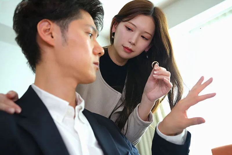 Vợ yêu đi đi chơi, ông xã ở nhà bị nhỏ em người vợ gạ làm tình không trượt phát nào