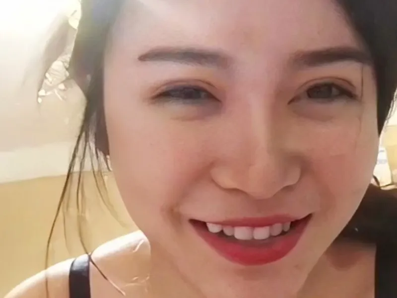 Dì cháu lâu lâu mới gặp nhau đi ăn mà cháu bắt mút của quý ăn chuối