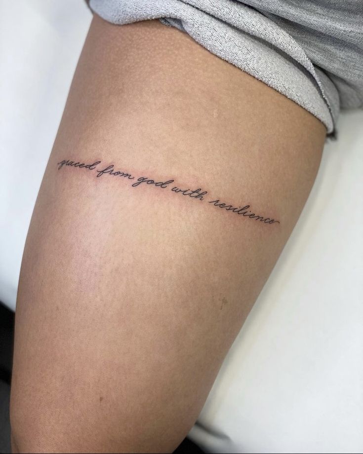 Trọn bộ 444+ hình xăm chữ ở đùi độc đáo, phong cách, ấn tượng - Genztattoo